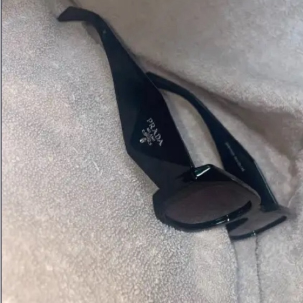 Exclusive Prada Sunglasses ( Woman ) - Picture 2 of 3
